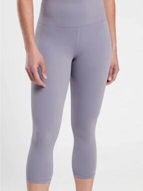 Athleta Chatarunga Capri tights medium. Like new